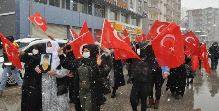 Şırnak anneleri kar kış demeden çocuklarını HDP’den istiyor