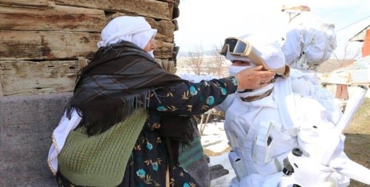 Erzincan'da komandolara kırsaldaki köylülerden moral desteği