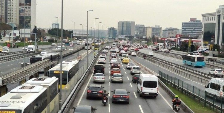 Kısıtlamaya saatler kala İstanbul'da trafik yoğunluğu arttı
