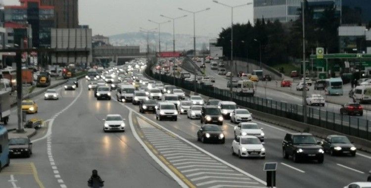 İstanbul'da kısıtlama öncesi trafik yoğunluğu oluştu