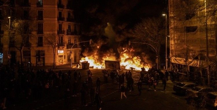 İspanya'daki gösteriler üçüncü gününde de olaylı geçti