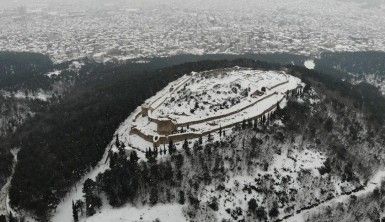Tarihi Aydos Kalesi'nde kar yağışı kartpostallık görüntüler oluşturdu