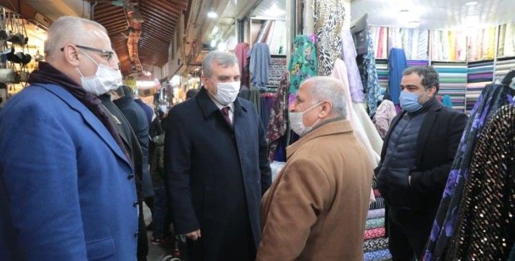 Şanlıurfa Büyükşehir Belediye Başkanı Zeynel Abidin tarihi hanlar bölgesindeki esnafları ziyaret etti