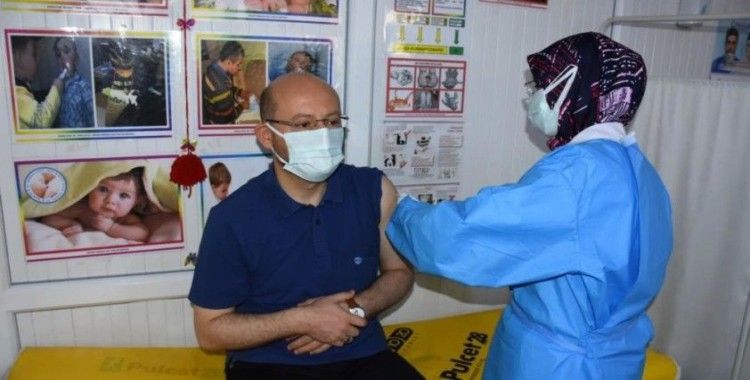Başkan Özcan koronavirüs aşısı oldu