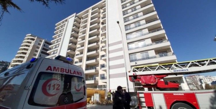 Konya'da 7. kattan atlamak isteyen kişi polis ikna etti