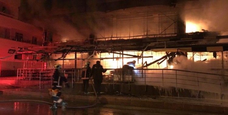 Kızılcahamam’da sabaha karşı bir markette yangın çıktı