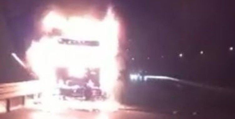 Kuzey Marmara Otoyolunda kimyasal yüklü kamyon alev alev yandı