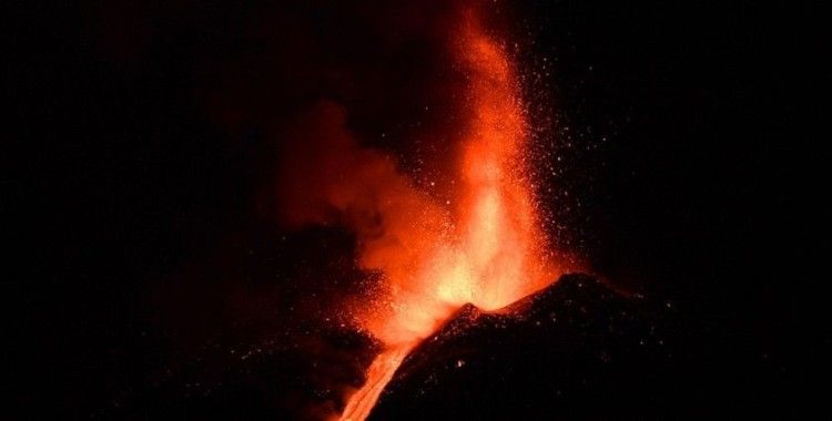  Etna Yanardağı, son bir haftada 6 kez faaliyete geçti