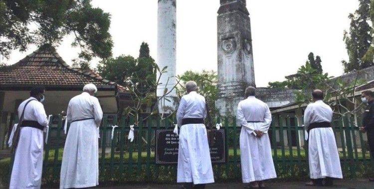 Sri Lanka, Kovid-19'dan ölenlerin cenazelerinin yakılması zorunluluğunu kaldırdı
