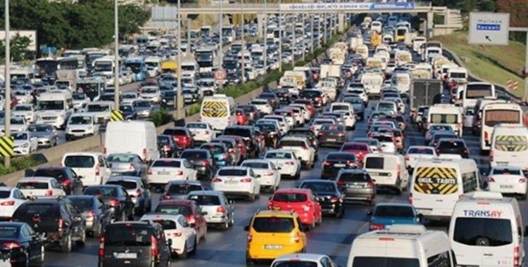 Yasağa saatler kala İstanbul'da trafik yoğunluğu