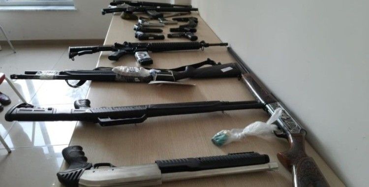 Kahramanmaraş'ta 54 kişiden 62 silah ele geçirdi