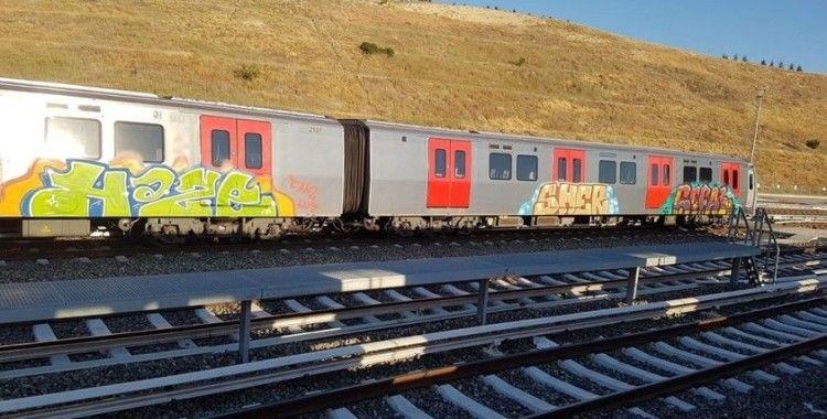 Başkent'te Rusya uyruklu iki genç tren vagonlarını boyarken yakalandı