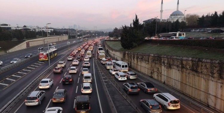 Kısıtlama sonrası İstanbul’da trafik yoğunluğu