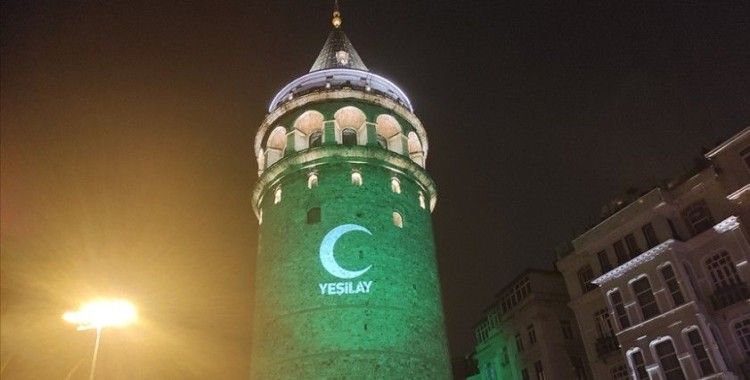 İstanbul'un simgeleri Yeşilay Haftası dolayısıyla yeşile büründü