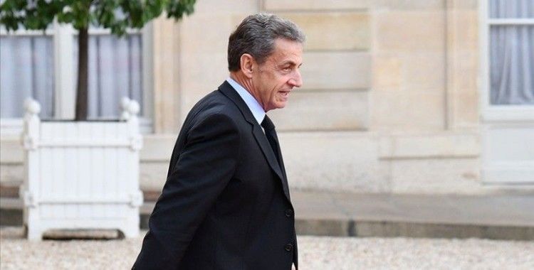 Fransa İçişleri Bakanından yolsuzluktan hüküm giyen Sarkozy'ye 'dost' desteği