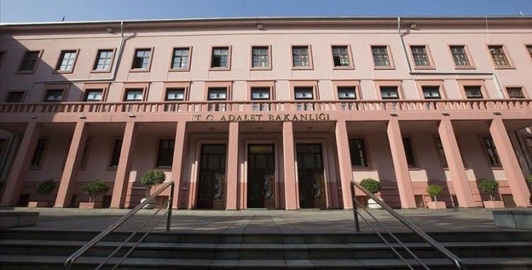 Adalet Bakanlığının 1442 yeni personel alımı ilanı Resmi Gazete'de yayımlandı