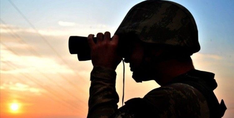 MSB: Yasa dışı yollarla Türkiye'ye girmeye çalışan 2'si terör örgütü PKK mensubu 9 kişi yakalandı