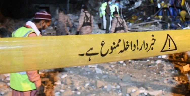 Pakistan'da yol kenarına yerleştirilen bomba patladı: 5 ölü, 2 yaralı