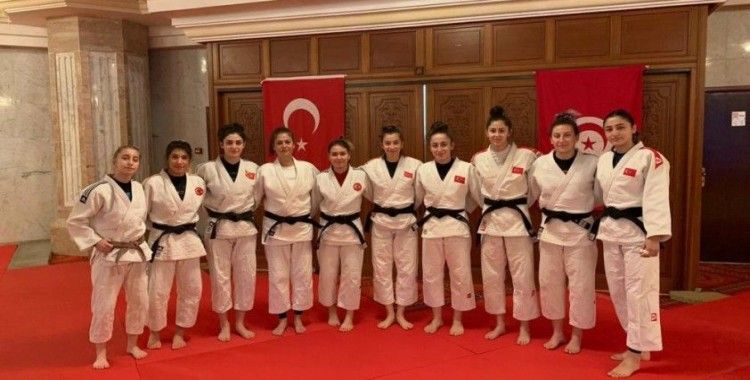 Judocular milli takım kampı için Tunus'ta