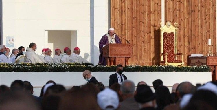 Papa Erbil'deki Franso Hariri Stadyumu'nda ayine katıldı