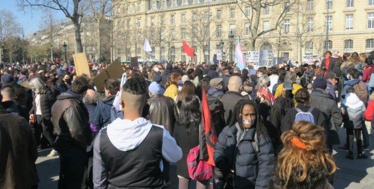 Fransa'da kadınlardan 8 Mart kutlaması