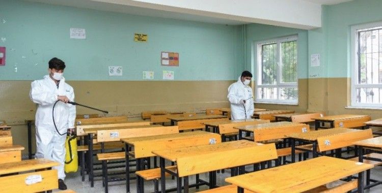 Esenyurt’ta okullar dezenfekte ediliyor