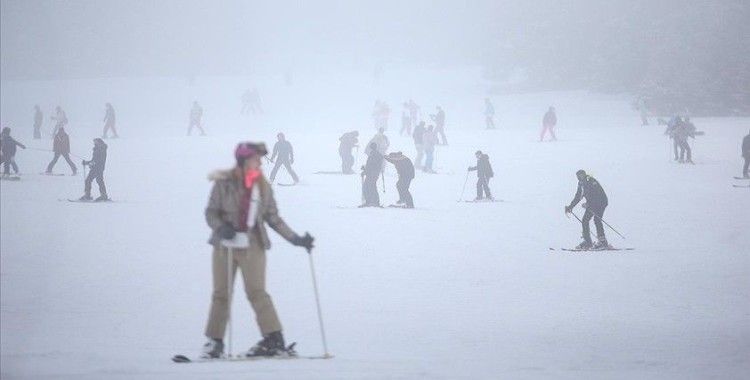 Ilgaz 2-Yurduntepe Kayak Merkezi'nde hafta sonu yoğunluğu yaşanıyor