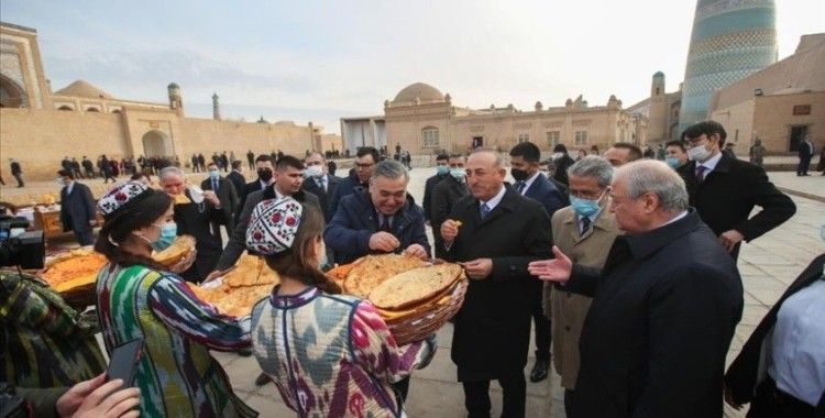 Dışişleri Bakanı Çavuşoğlu Özbekistan'da tarihi Hive kentini ziyaret etti