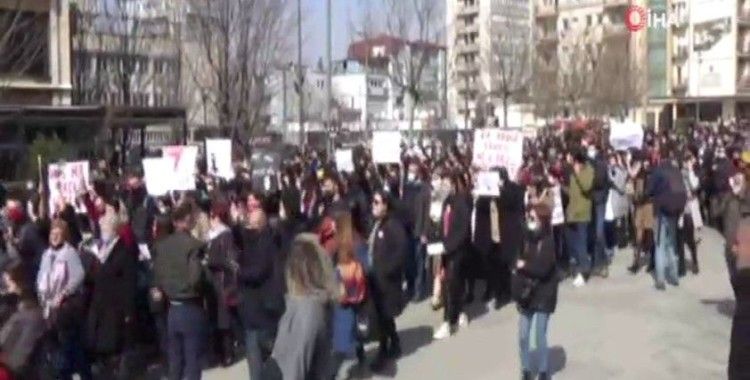 Dünya Kadınlar Günü'nde Kosovalı kadınlardan protesto