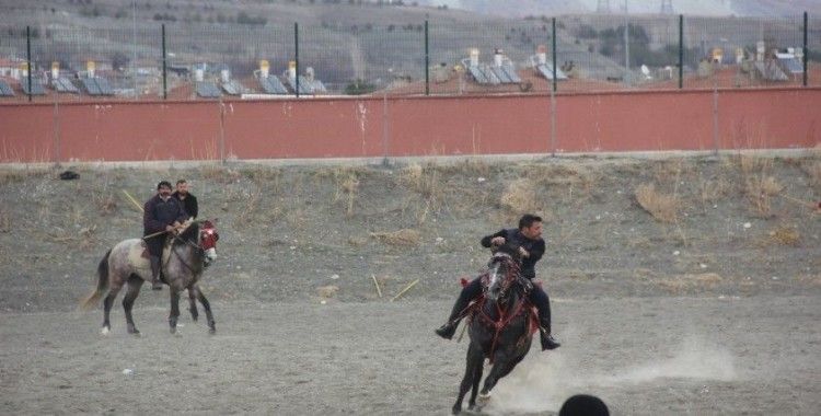 Erzincan'da atlı cirit heyecanı başladı