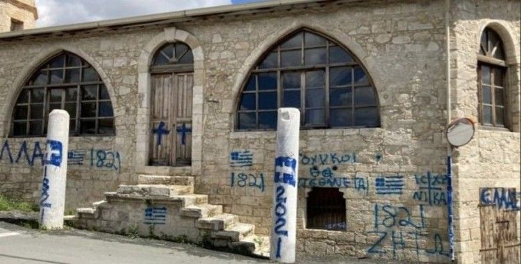 GKRY'de bir Türk camisine ırkçı saldırı düzenlendi