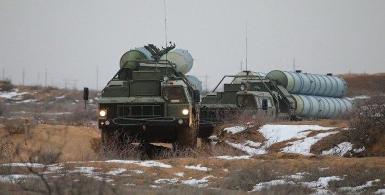 Rusya'nın ateşlediği S-400 füzeleri 700 kilometre uzaklıktaki hedefi vurdu