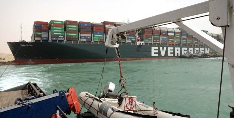 Süveyş Kanalı'nı tıkayan gemi günlük 9.6 milyar dolar zarara neden oluyor