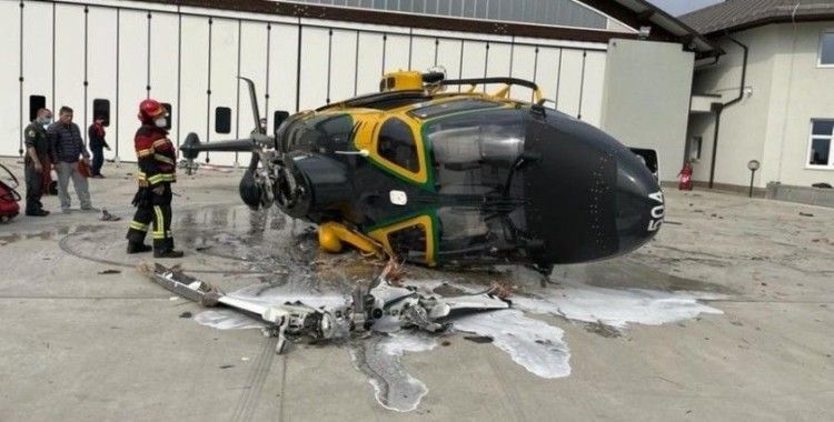 İtalya’da polis helikopteri havalanırken kaza yaptı