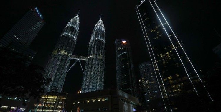Malezya’da “Dünya Saati” etkinliği için ışıklar söndürüldü