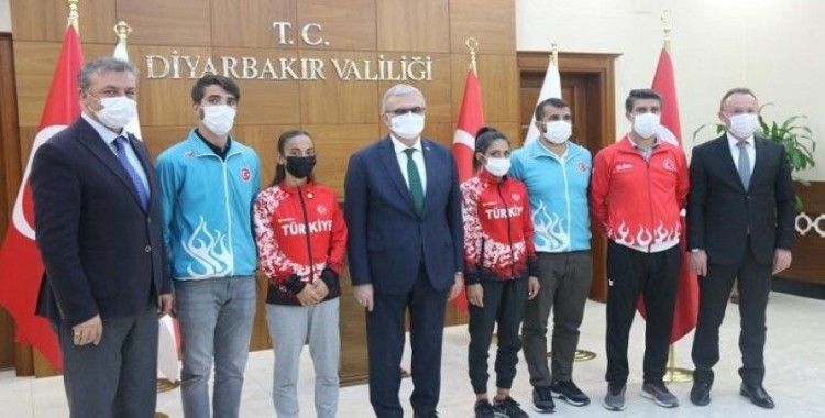 Vali Karaloğlu, Diyarbakırlı şampiyonları ağırladı