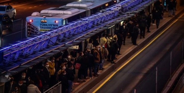  İstanbul’da toplu taşımada pes dedirten yoğunluk