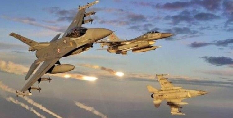 Rus savaş uçakları NATO'yu alarma geçirdi! Türk jetleri de havalandı