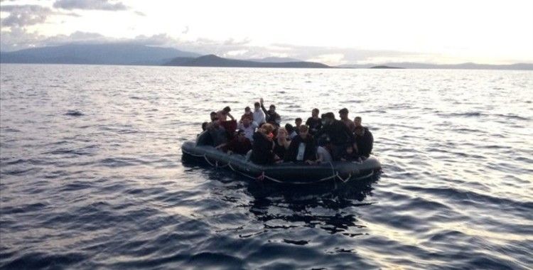 İzmir'de Türk kara sularına itilen 37 düzensiz göçmen kurtarıldı