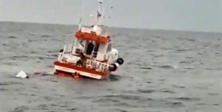 Kocaeli'de batan balıkçı teknesindeki 3 kişi son anda kurtarıldı