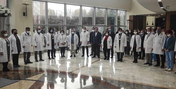 Kovid-19 nedeniyle vefat eden Prof. Dr. Cemil Taşçıoğlu ve sağlık çalışanları anıldı