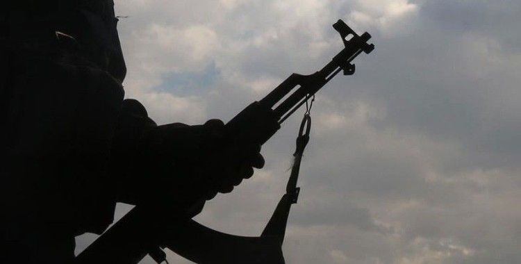 YPG/PKK'lı teröristler Haseke'de bir ayda 2 bin 700 genci zorla silah altına aldı