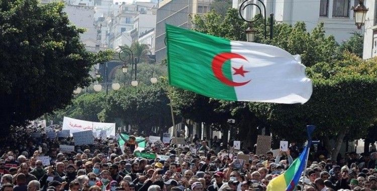 Cezayir fırsatlar ve zorlukların gölgesinde erken seçime hazırlanıyor