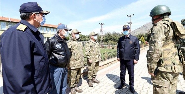 Milli Savunma Bakanı Akar ve TSK'nın komuta kademesi Gökçeada'da incelemelerde bulundu