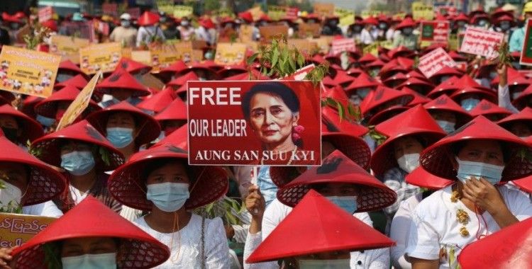 Myanmar'ın devrik lideri Suu Kyi'ye yeni suçlama: 'Devlet sırları yasasını ihlal'
