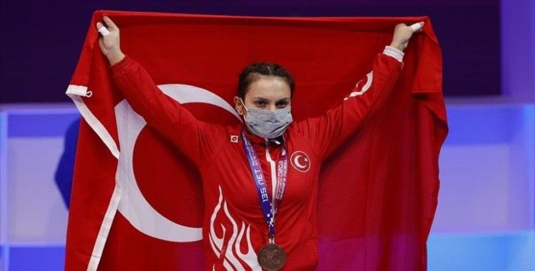 Milli halterci Şaziye Erdoğan'dan bronz madalya