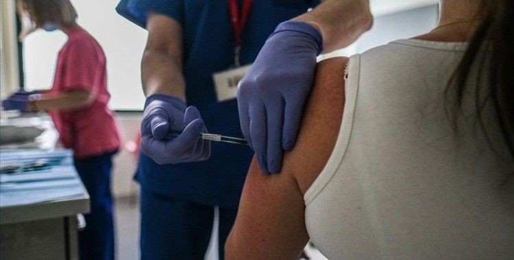 İngiltere'de Oxford-AstraZeneca aşısı olan 7 kişi kan pıhtılaşması sonucu öldü