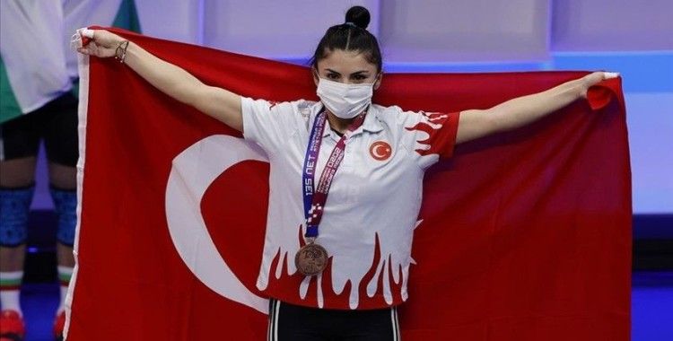 Milli halterci Melisa Güneş'ten 1 gümüş ve 2 bronz madalya