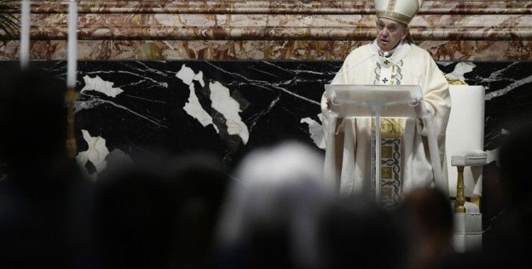 Papa: “Pandemide yaşanan yoksulluğa rağmen silahlara para yatırmak skandaldır”