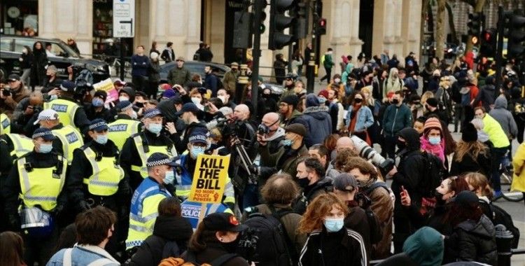 İngiltere'de polise yeni yetkiler veren tasarının protesto edildiği gösteriye polis müdahale etti: 26 gözaltı